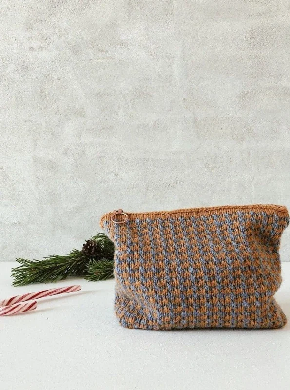 Pepita knitted purse by Önling, No 2 knitting kit Cashmere
