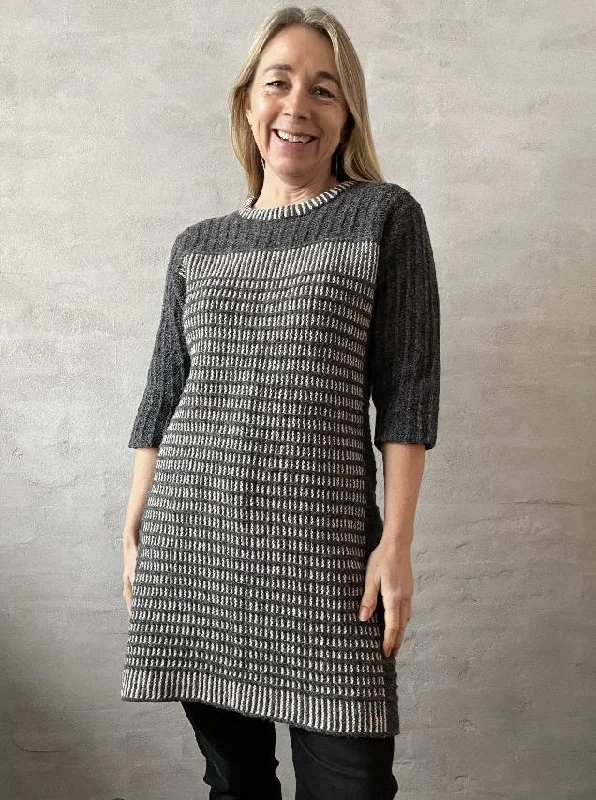 Holly dress by Hanne Falkenberg, knitting pattern Confident Women's Power