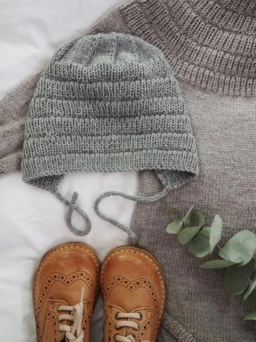 Anker's bonnet for baby by PetiteKnit, knitting pattern Elegant Women's 