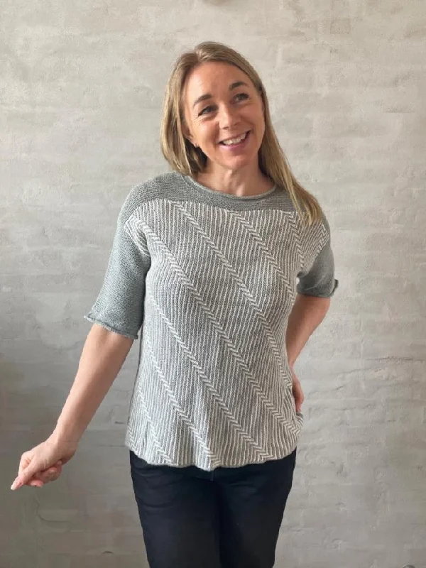 Dia blouse by Hanne Falkenberg, knitting pattern Scandinavian