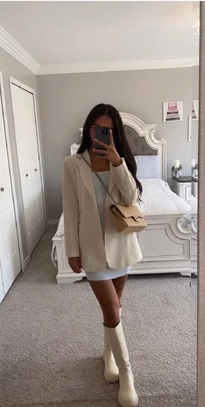 BLONDE BLAZER Confident Women's Power